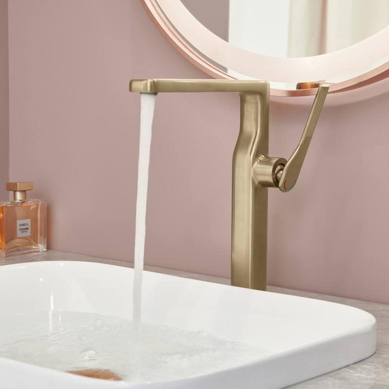Luxurious-Bathroom-Faucet-Single-Handle-Brass-Tall.jpg